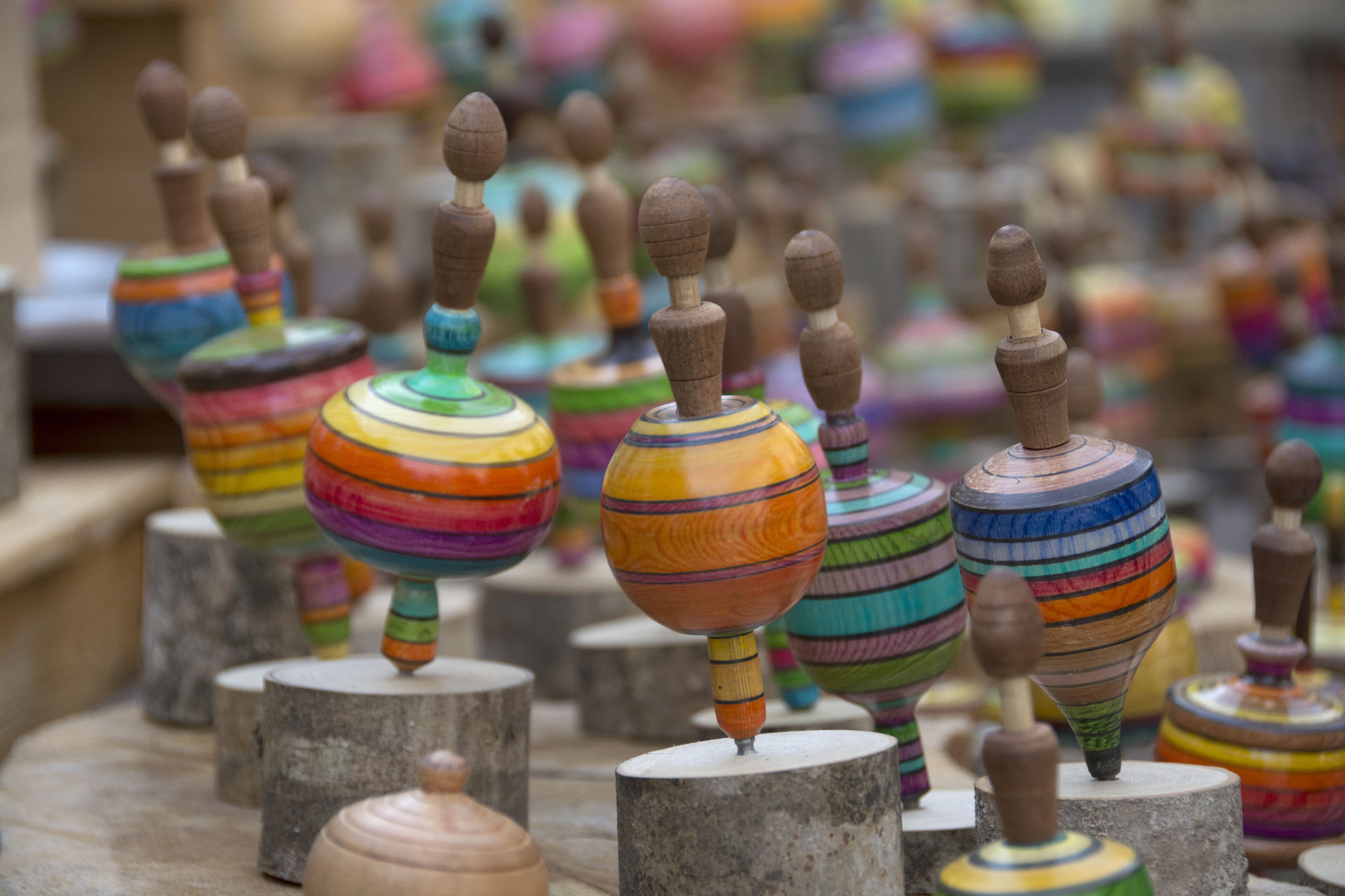 Trottole di legno AdobeStock_218131185.jpeg